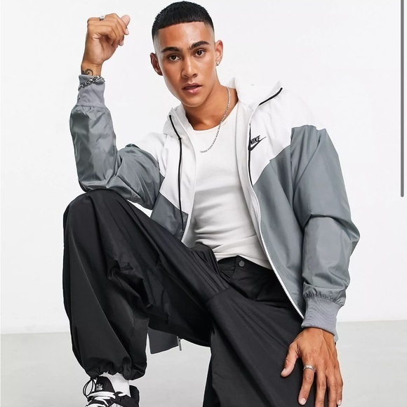 Nike Windrunner Woven Hooded Jacket in Gray and White Mens Small NWT - Picture 1 of 10